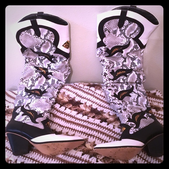 Rodeo Boots - Picture 1 of 2
